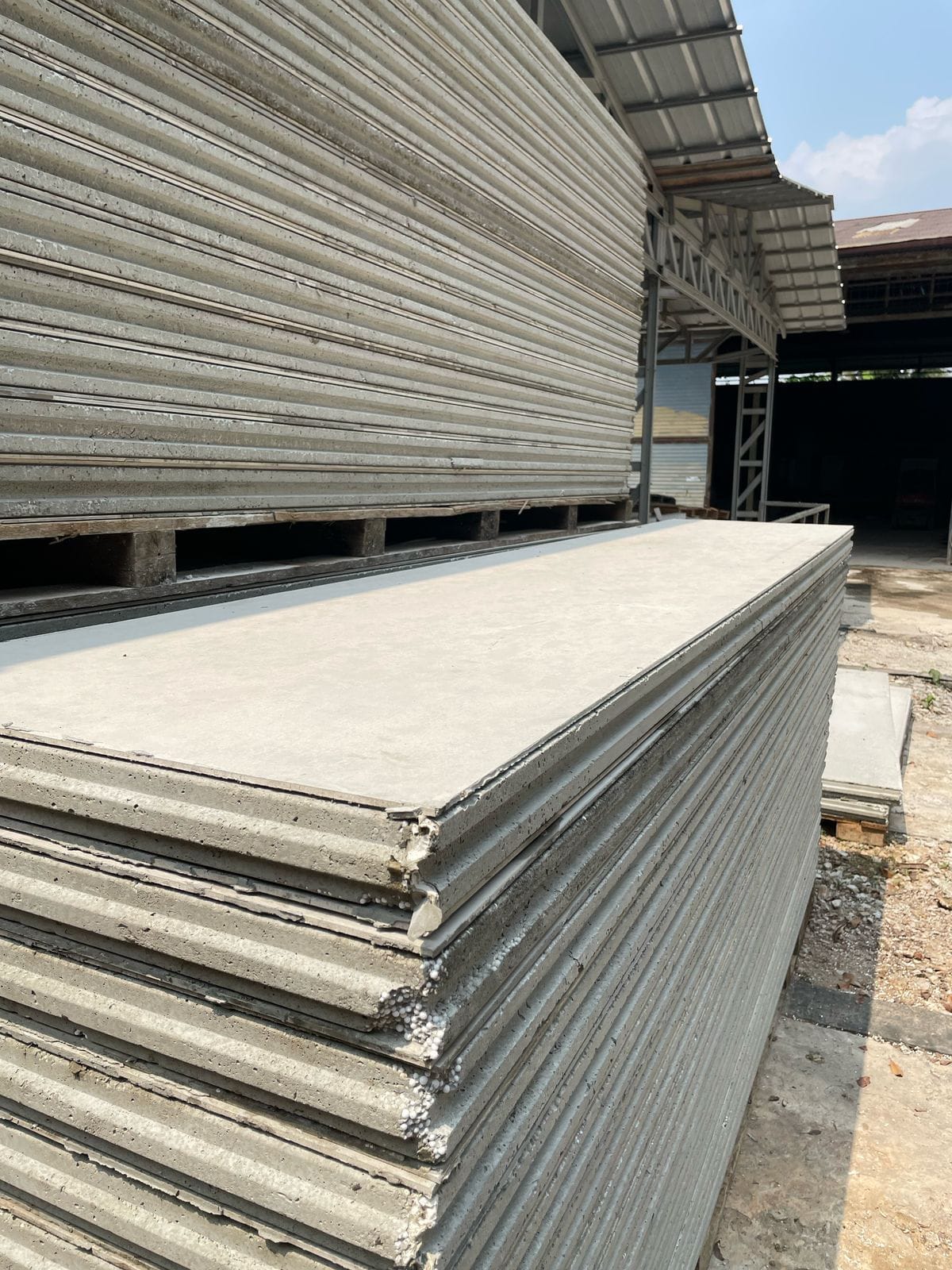 Supplier Panel Sandwich Terlengkap: Tersedia untuk Dinding, Atap, dan Lantai