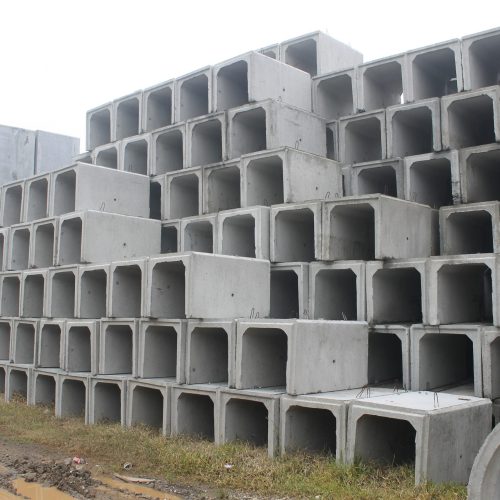 Cari supplier U-Ditch berkualitas? Artha Konstruksi jual U-Ditch precast berbagai ukuran standar SNI dengan mutu K-350. Harga pabrik & siap kirim seluruh Indonesia!